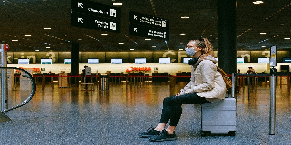 6 Essential Things to Carry While Travelling